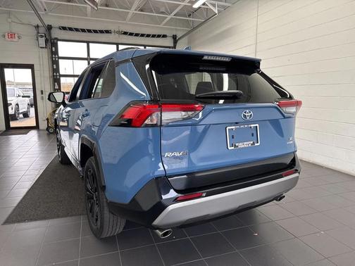 2024 Toyota RAV4 Hybrid SE