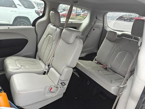 2018 Chrysler Pacifica Touring-L