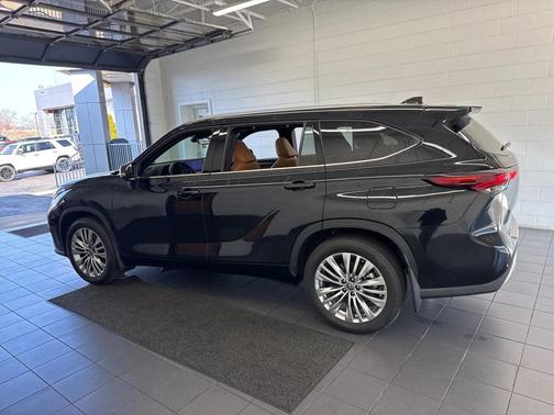 2024 Toyota Highlander Platinum