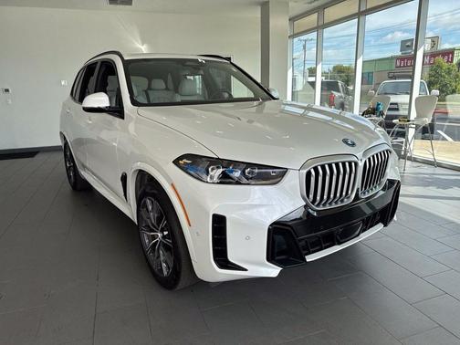 Mineral White Metallic 2024 BMW X5 PHEV xDrive50e