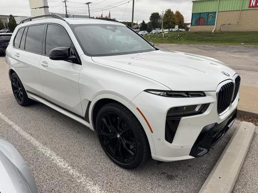 2025 BMW X7 M60i
