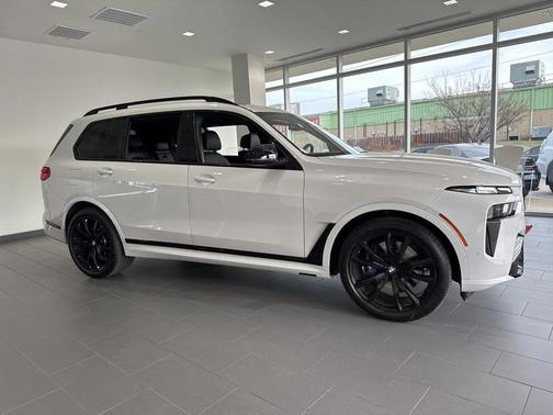 2025 BMW X7 M60i