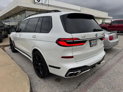 2025 BMW X7 M60i
