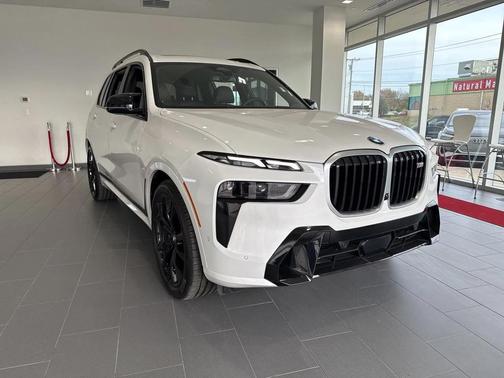 2025 BMW X7 M60i