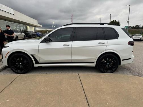 2025 BMW X7 M60i