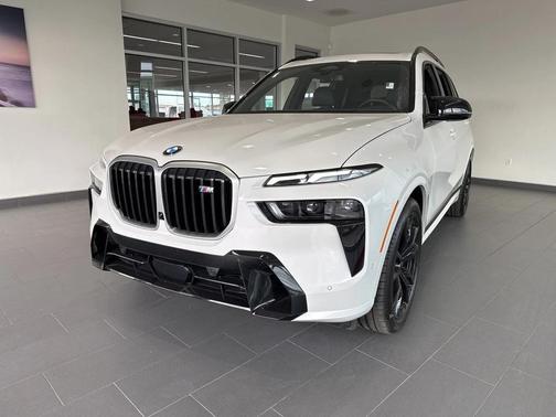 2025 BMW X7 M60i