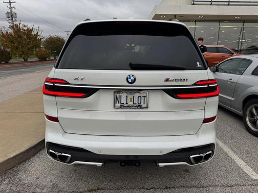2025 BMW X7 M60i