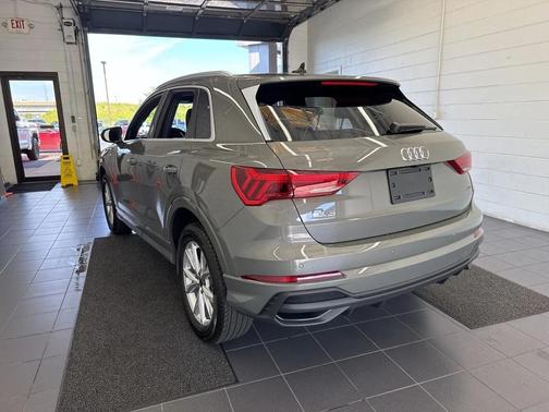2025 Audi Q3 Premium 45 TFSI S line quattro Tiptronic
