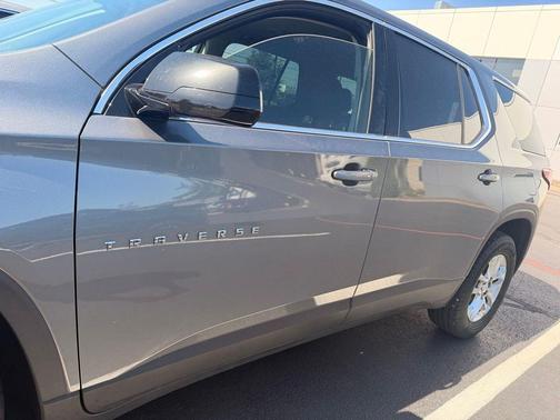 Satin Steel Metallic 2019 Chevrolet Traverse LS