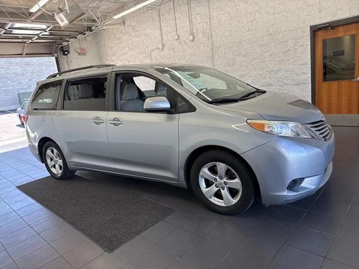 2016 Toyota Sienna LE