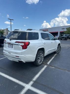 2023 GMC Acadia Denali