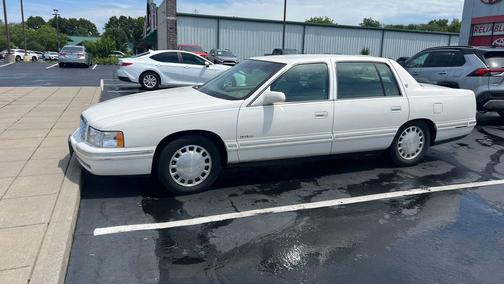 White 1999 Cadillac DeVille Base
