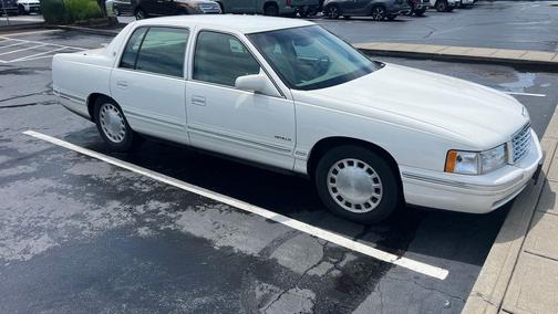 White 1999 Cadillac DeVille Base