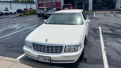 White 1999 Cadillac DeVille Base