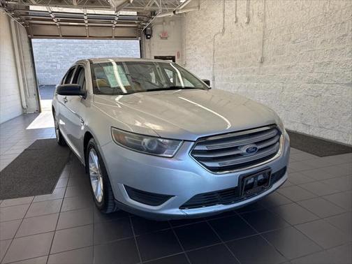2015 Ford Taurus SE