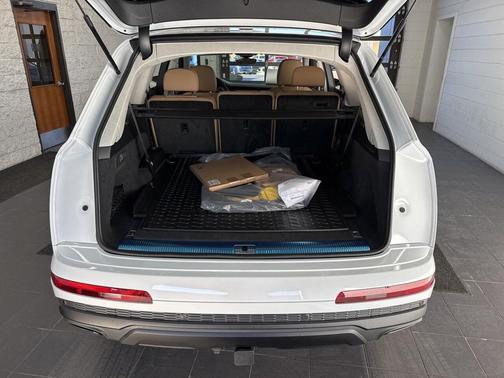 2025 Audi Q7 55 Prestige