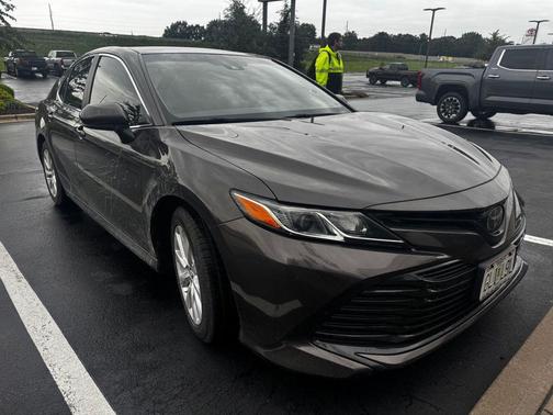Midnight Black Metallic 2018 Toyota Camry LE