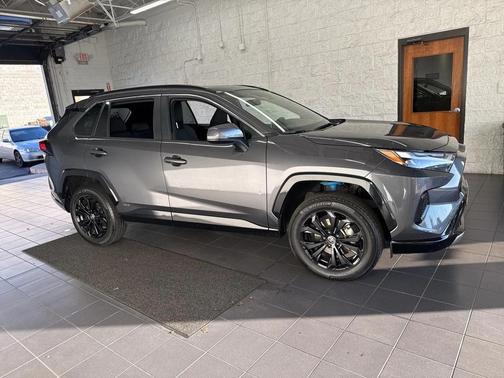 2024 Toyota RAV4 Hybrid SE