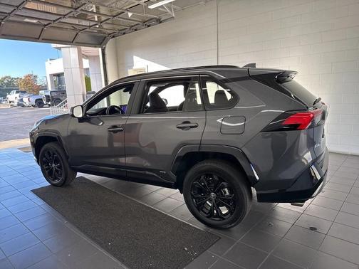 2024 Toyota RAV4 Hybrid SE