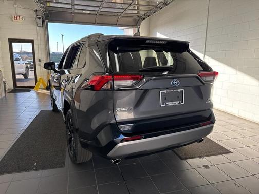 2024 Toyota RAV4 Hybrid SE