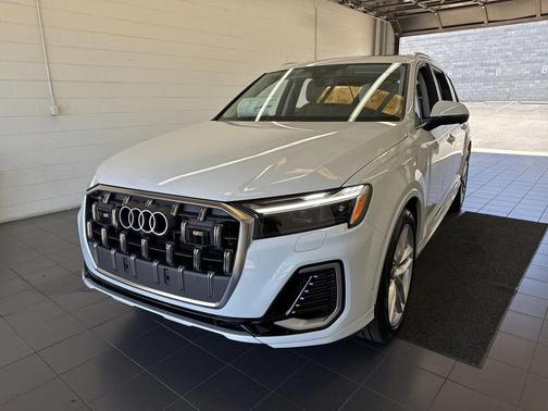 2025 Audi Q7 55 Premium Plus