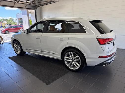 2025 Audi Q7 55 Premium Plus