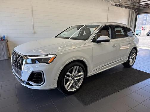 2025 Audi Q7 55 Premium Plus