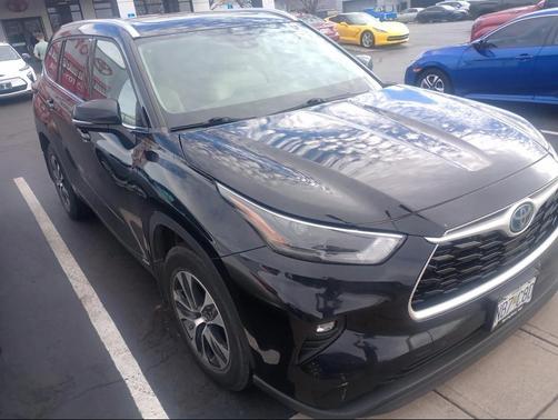 2022 Toyota Highlander Hybrid XLE