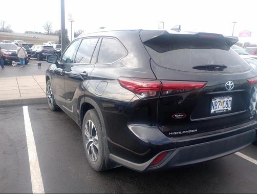 2022 Toyota Highlander Hybrid XLE
