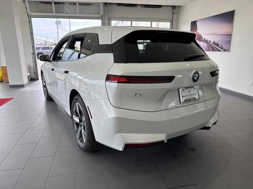 2026 BMW iX xDrive60