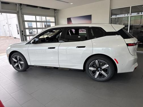 2026 BMW iX xDrive60