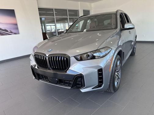 Skyscraper Grey Metallic 2026 BMW X5 PHEV xDrive50e