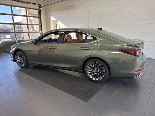 2025 Lexus ES 350 Ultra Luxury