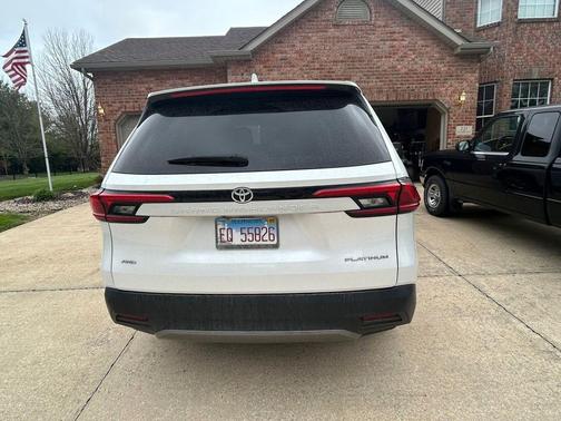 Pearl 2024 Toyota Grand Highlander Platinum