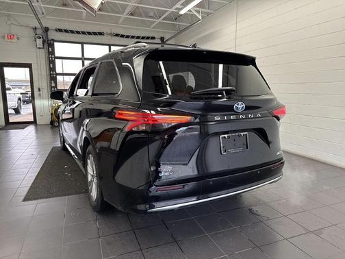 2025 Toyota Sienna Limited