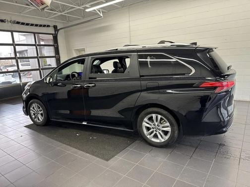 2025 Toyota Sienna Limited