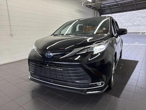 2025 Toyota Sienna Limited