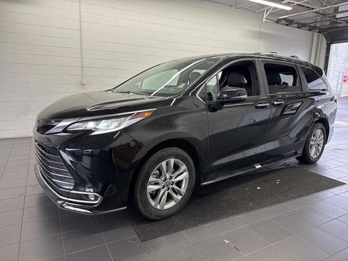 2025 Toyota Sienna Limited