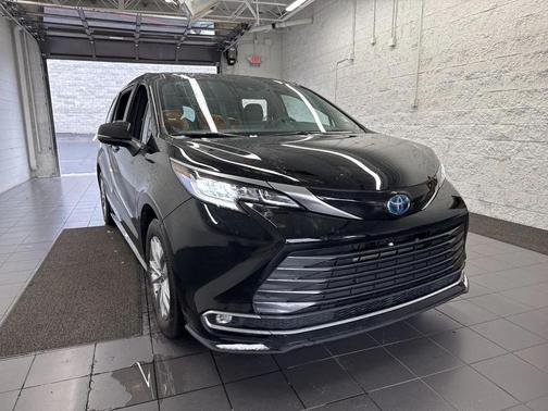 2025 Toyota Sienna Limited