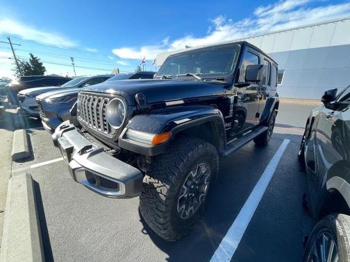 2024 Jeep Wrangler 4-Door Sahara 4x4