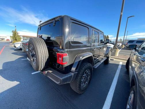 2024 Jeep Wrangler 4-Door Sahara 4x4