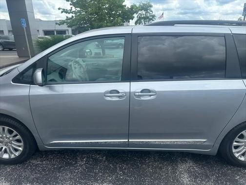 2011 Toyota Sienna XLE