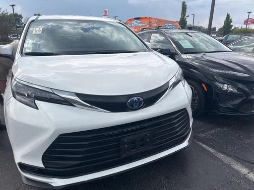 2024 Toyota Sienna LE