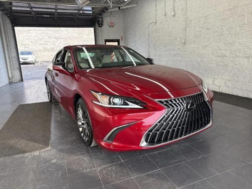 2025 Lexus ES 300h Luxury