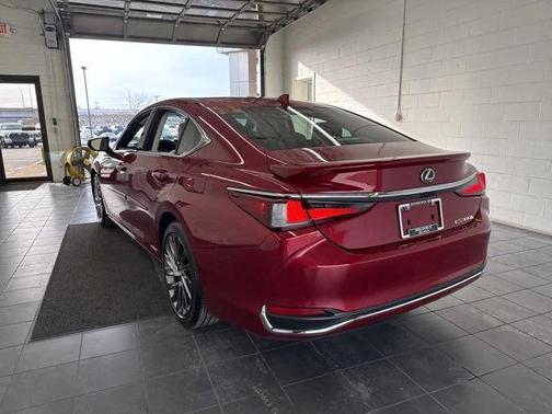 2025 Lexus ES 300h Luxury