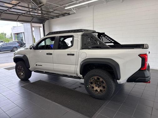 Ice Cap 2026 Toyota Tacoma Hybrid Trailhunter