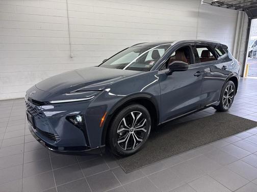 2025 Toyota Crown Signia XLE