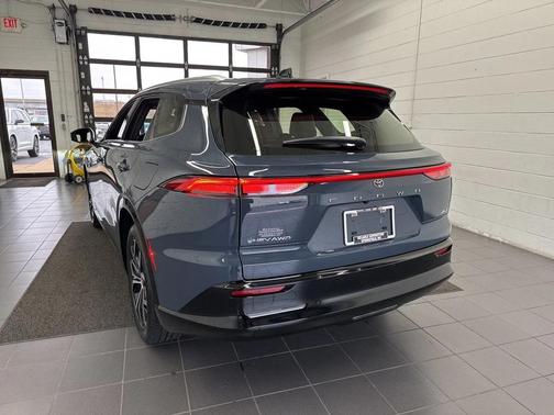 2025 Toyota Crown Signia XLE