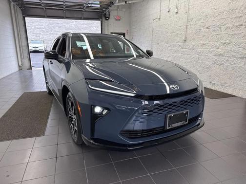 2025 Toyota Crown Signia XLE