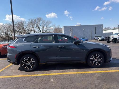 2025 Toyota Crown Signia XLE